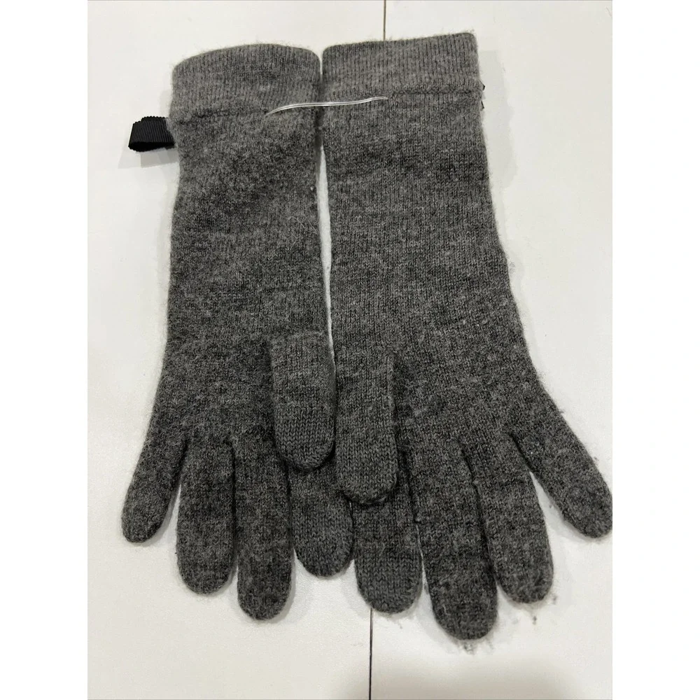 Kate Spade Gray Tech Friendly Bow Knit Long Gloves PSRU1308 Different Size?
